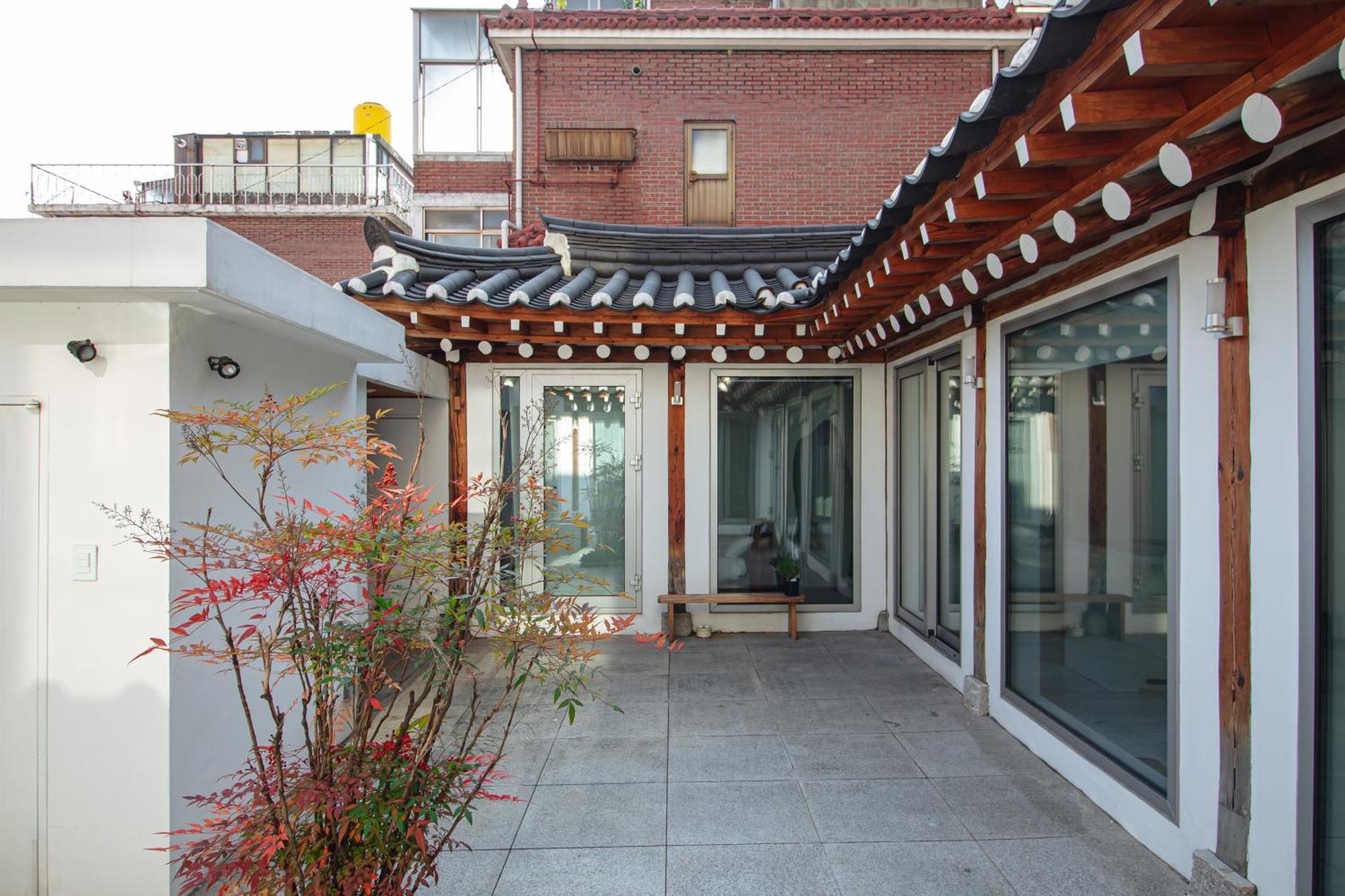 Cheongryang-anchae 2br 2ba Hanok Free Parking Apartment *