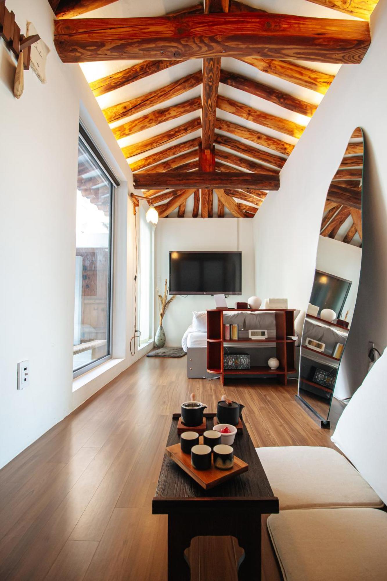Cheongryang-anchae 2br 2ba Hanok Free Parking Apartment Seoul