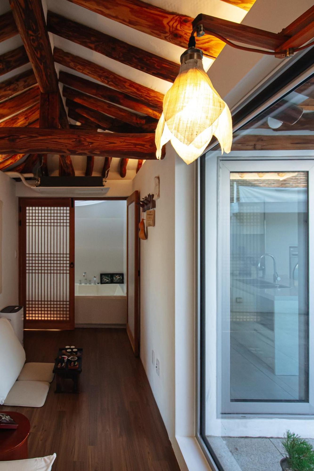 Apartment Cheongryang-anchae 2br 2ba Hanok Free Parking