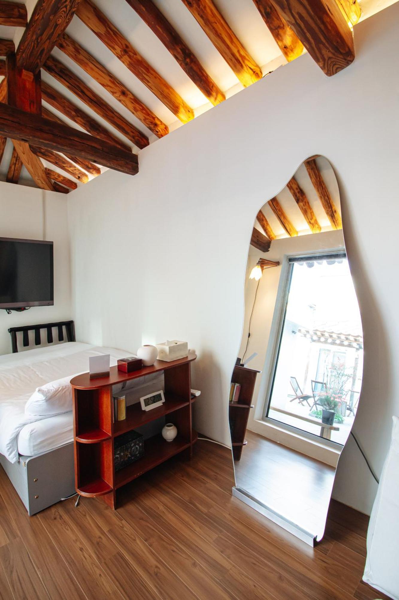 Cheongryang-anchae 2br 2ba Hanok Free Parking